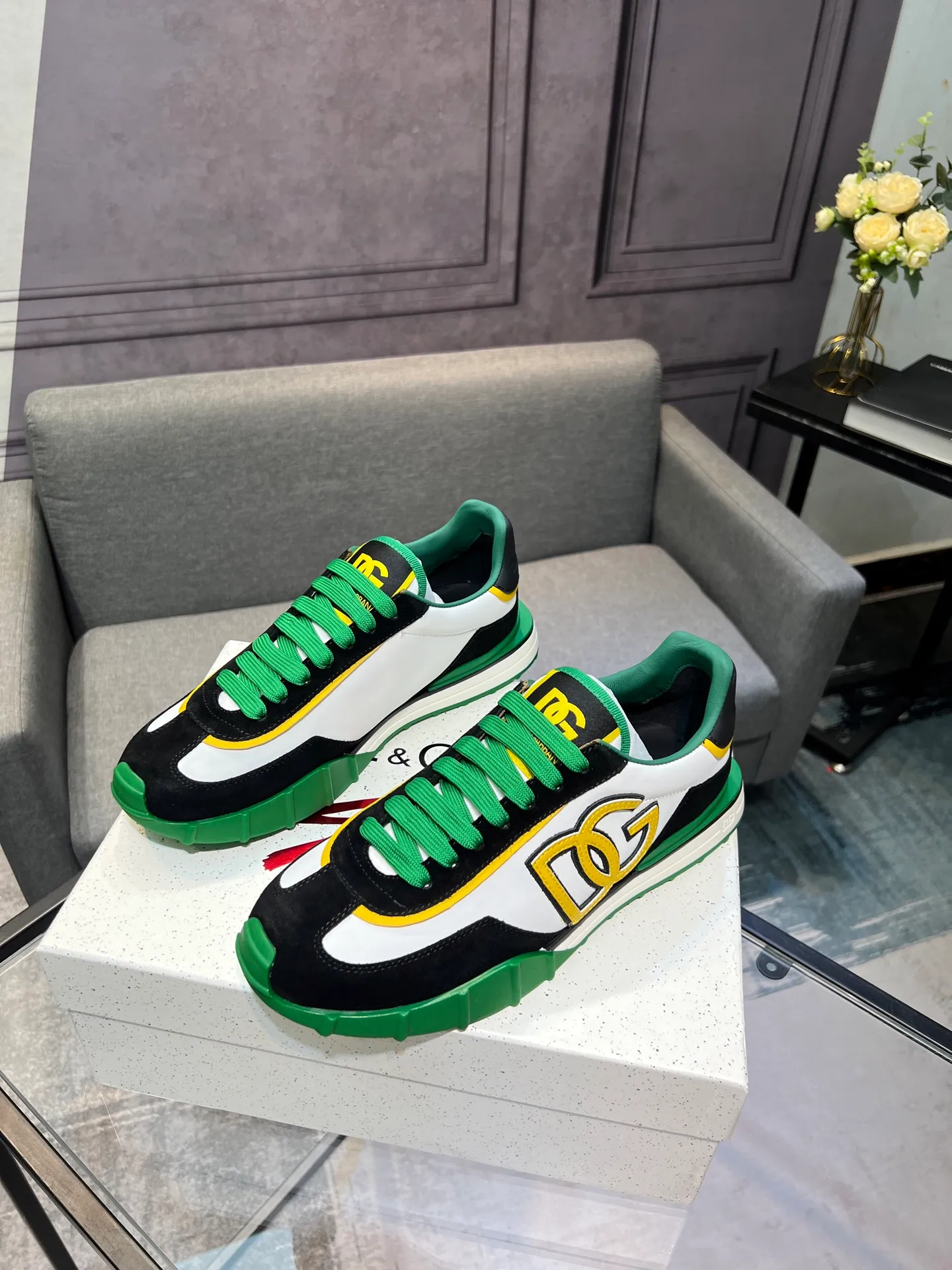 Men's shoes 💰560 Dolce&Gabbana D&G's latest casual sports shoes. Original purchase, development and production. DG's latest explosion. The tongue has the brand's iconic details. It is fashionable and versatile and can add luster to various looks. Create an exquisite design with unique dynamic vitality and modern atmosphere, showing modern and elegant style. Exquisite packaging at the delivery counter🛍📦 ▪️Fabric: Original customized cowhide, lining: Original customized breathable lining, Size: Men's 38-44 (45 46 customized)